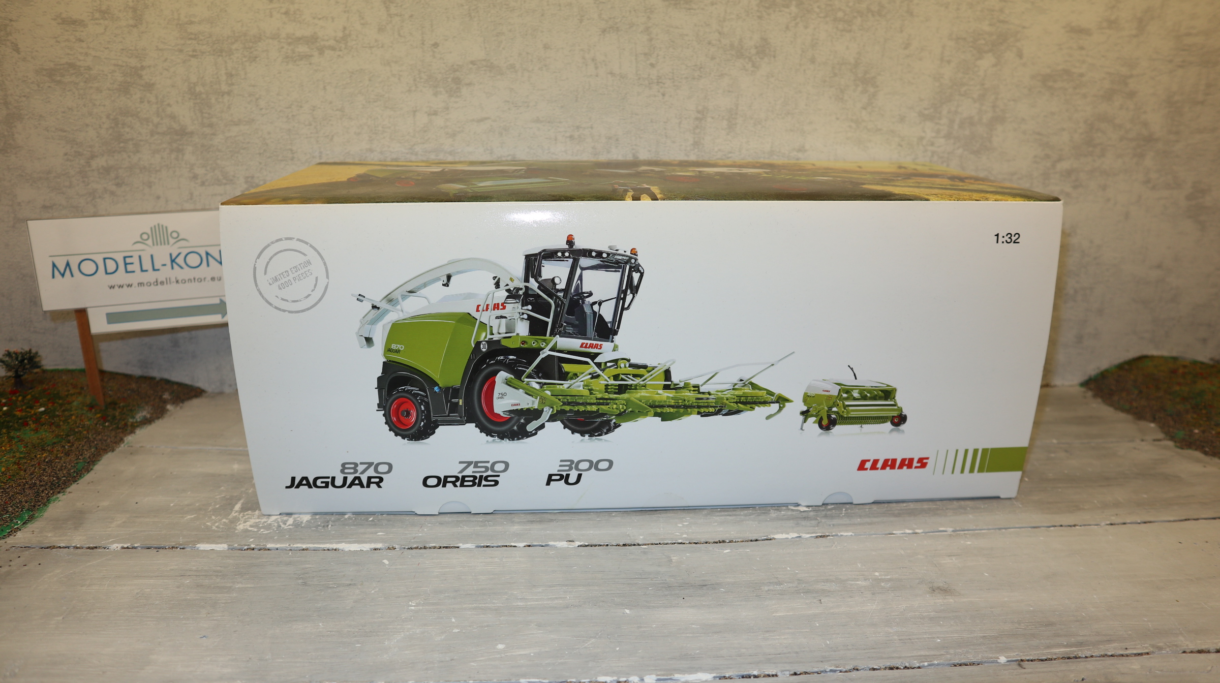 Wiking 01706590 in 1:32, Claas Jaguar 870 mit beiden Vorsätzen